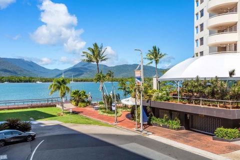 Absolute Waterfront - Enjoy Exceptional Lifestyle - Flights 3