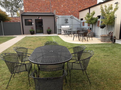 Adelphi Apartment 2- Poolside Or Apartment 2A- King Studio - Flights 3