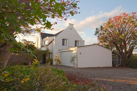 Aarn House B&B Airport Accommodation - Flights 3