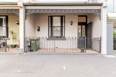 A Carlton Classic - Quaint Inner-City Getaway - Flights 4
