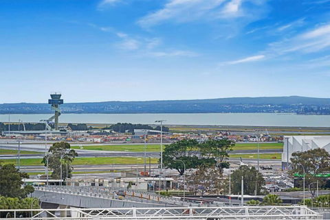 Airport And Waterview Retreat - Flights 0