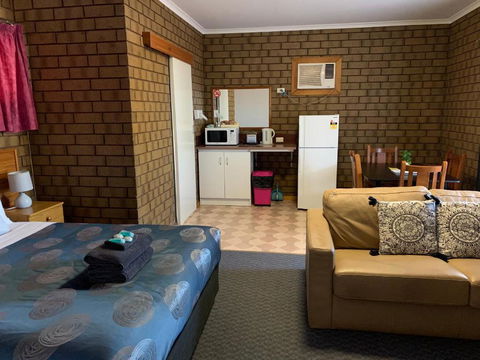 Airport Whyalla Motel - Flights 4