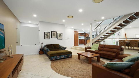 Alemar Close To Beach, Shops And Cafes Accom Holidays - Flights 4