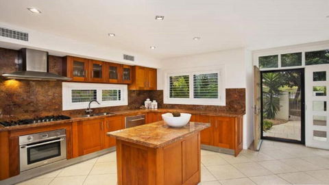 Alemar Close To Beach, Shops And Cafes Accom Holidays - Flights 3