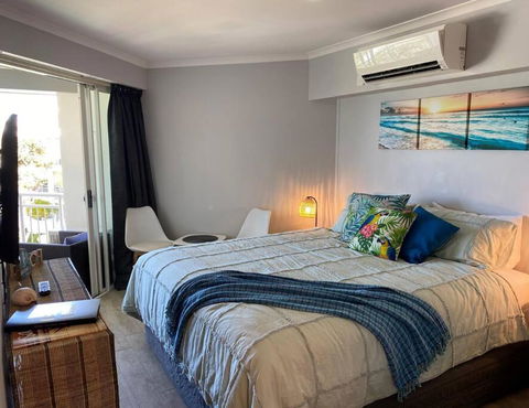 Alex Heads Beachfront Resort King Bed Studio Room - Flights 1