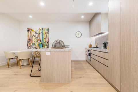 Alexandra Elegance - Riverside Living In Style - Flights 2