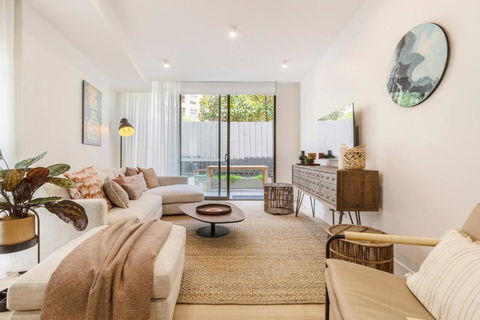 Alexandra Elegance - Riverside Living In Style - Flights 0