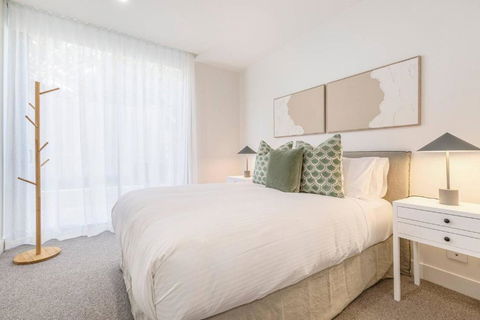 Alexandra Elegance - Riverside Living In Style - Flights 3