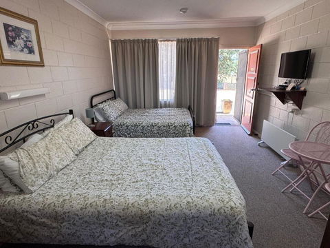 ALPINE COUNTRY MOTEL Plus FREE COFFEE - Flights 4