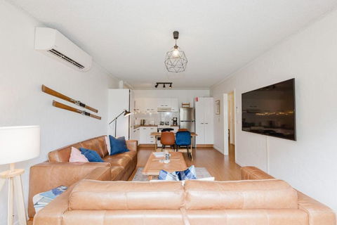 Alpine Mountain View - 24 Of 13-15 Kirwan Close - Flights 0