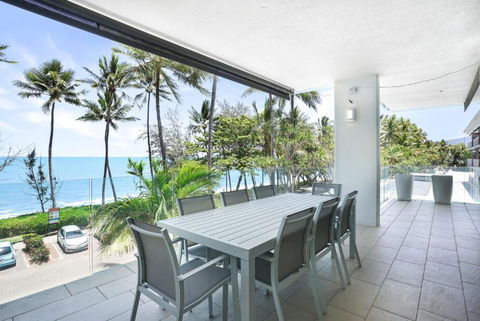 Amaroo - Luxury Apartment Overlooking The Coral Sea - Flights 1