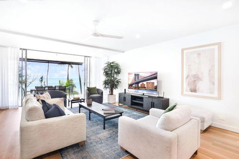 Amaroo - Luxury Apartment Overlooking The Coral Sea - Flights 3