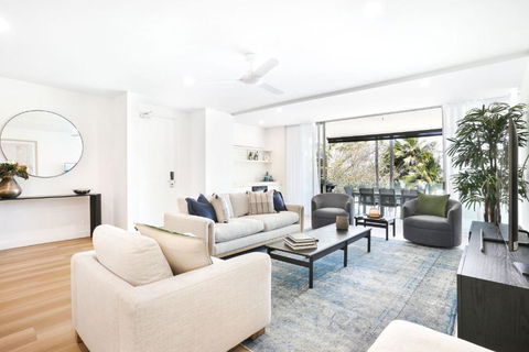 Amaroo - Luxury Apartment Overlooking The Coral Sea - Flights 4
