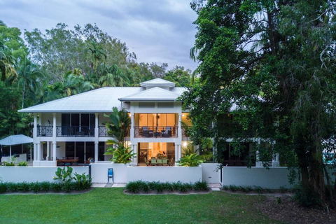 Amaroo Villa - Absolute Beachfront Port Douglas - Flights 3
