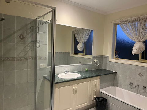 Amazing Private Bedrooms In Doncaster East Near School - Flights 3