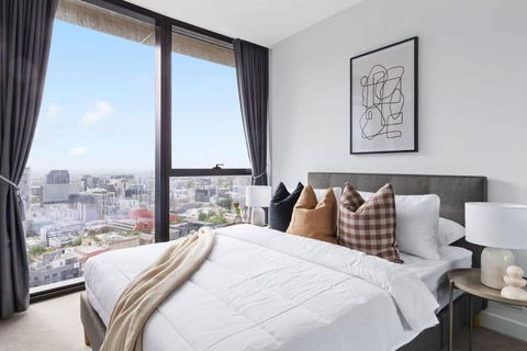An Amazing 2BR Apt At Sapphire By The Gardens - Flights 1