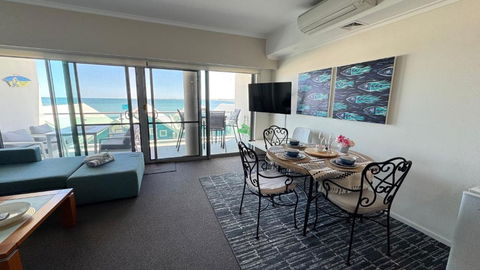 AN OCEAN,BEACHFRONT AND POOL VIEW Apartment 210 - Flights 4