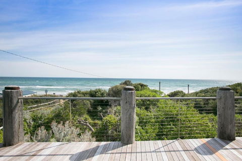 Anchor Beachfront Retreat Water Views, On The Beach - Flights 0