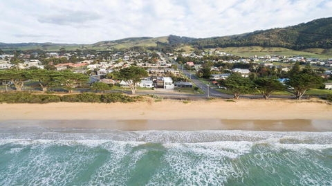 Apollo Bay Beach House - Flights 1