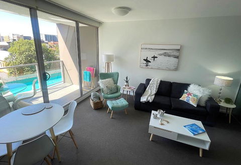 AQUA 306 POOLSIDE Luxury Apartment , Honeysuckle, NEWCASTLE FREE Parking - Flights 4