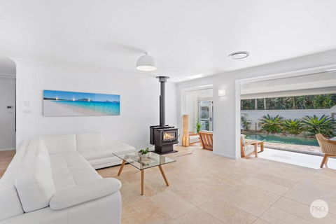 Aquablue Holiday Home - Hot Spa & Pool - 2m Walk To Beaches - Flights 3