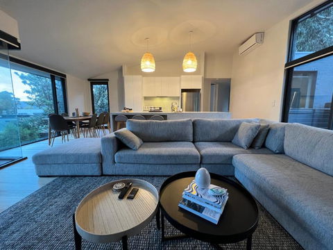 Architect Designed 4 Bedroom With Ocean Views From Every Room - Flights 2