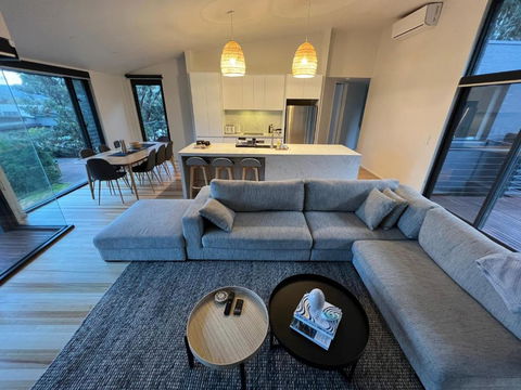 Architect Designed 4 Bedroom With Ocean Views From Every Room - Flights 4