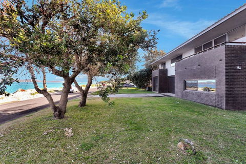 Architectural Design On The Beach - Flights 0