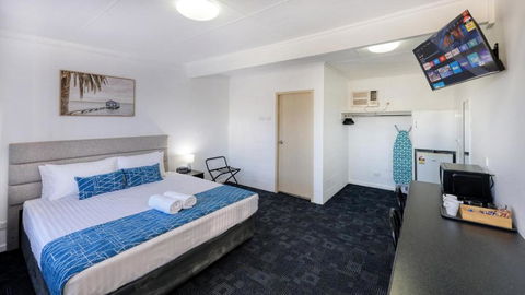 Artesian Motor Inn Under New Management RAMS Motel - Flights 2