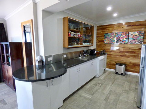 ArtHOUSE Beachfront Accommodation - Flights 3