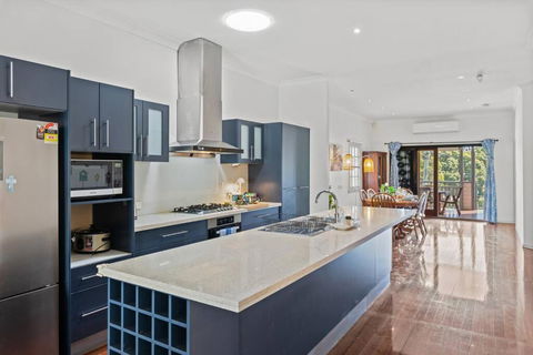 Artistic Queenslander With Park Views - Near City! - Flights 2