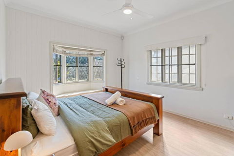 Artistic Queenslander With Park Views - Near City! - Flights 4