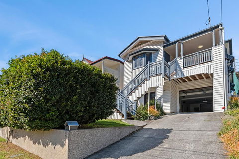 Artistic Queenslander With Park Views - Near City! - Flights 1