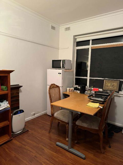 Ashburton Big Room With Shared Bathroom 1 - Flights 3