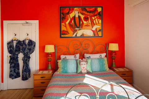 Assemblage Boutique Art B & B - Flights 3