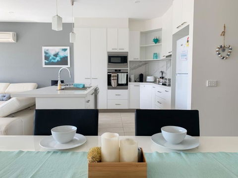 At Broadbeach Inverloch - Flights 4