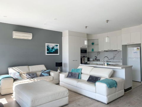 At Broadbeach Inverloch - Flights 2