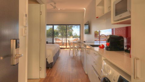 Atherton Apartments - Flights 0