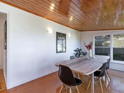 Avery Cottage - Flights 2