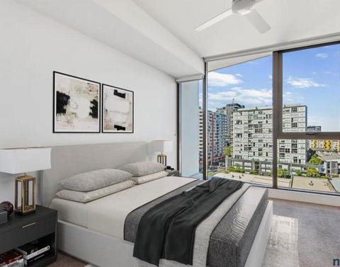 Axle X Apartment - Flights 2