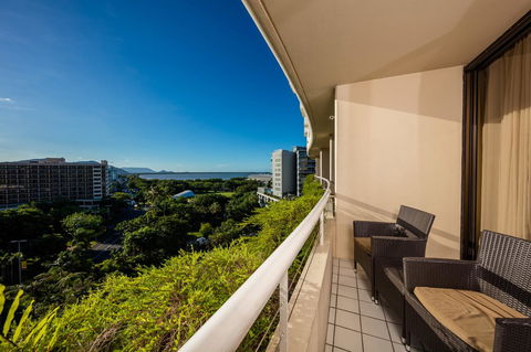 Hilton Cairns - Flights 27