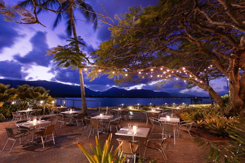 Hilton Cairns - Flights 24