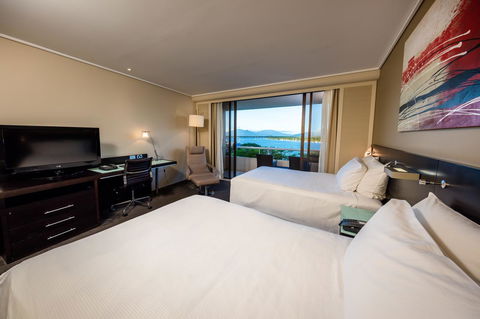 Hilton Cairns - Flights 6