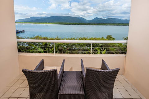 Hilton Cairns - Flights 29