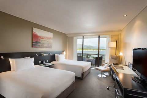 Hilton Cairns - Flights 1