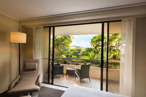Hilton Cairns - Flights 10