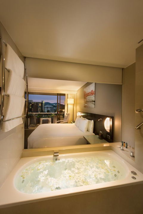 Hilton Cairns - Flights 22