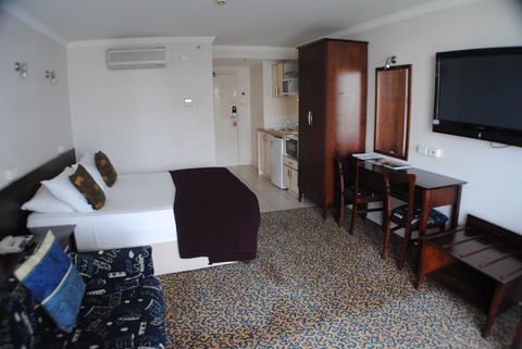 Astor Metropole Hotel - Flights 17