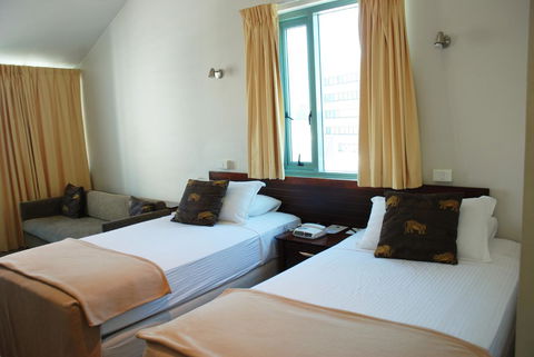 Astor Metropole Hotel - Flights 13