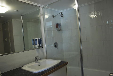 Astor Metropole Hotel - Flights 23